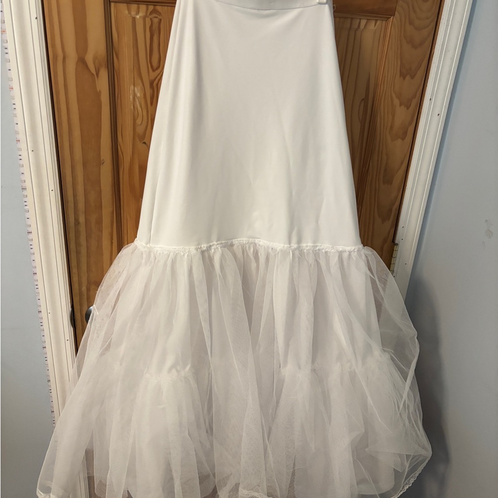 David’s Bridal - Elegant White Tulle Skirt - Size S - Picture 9 of 10